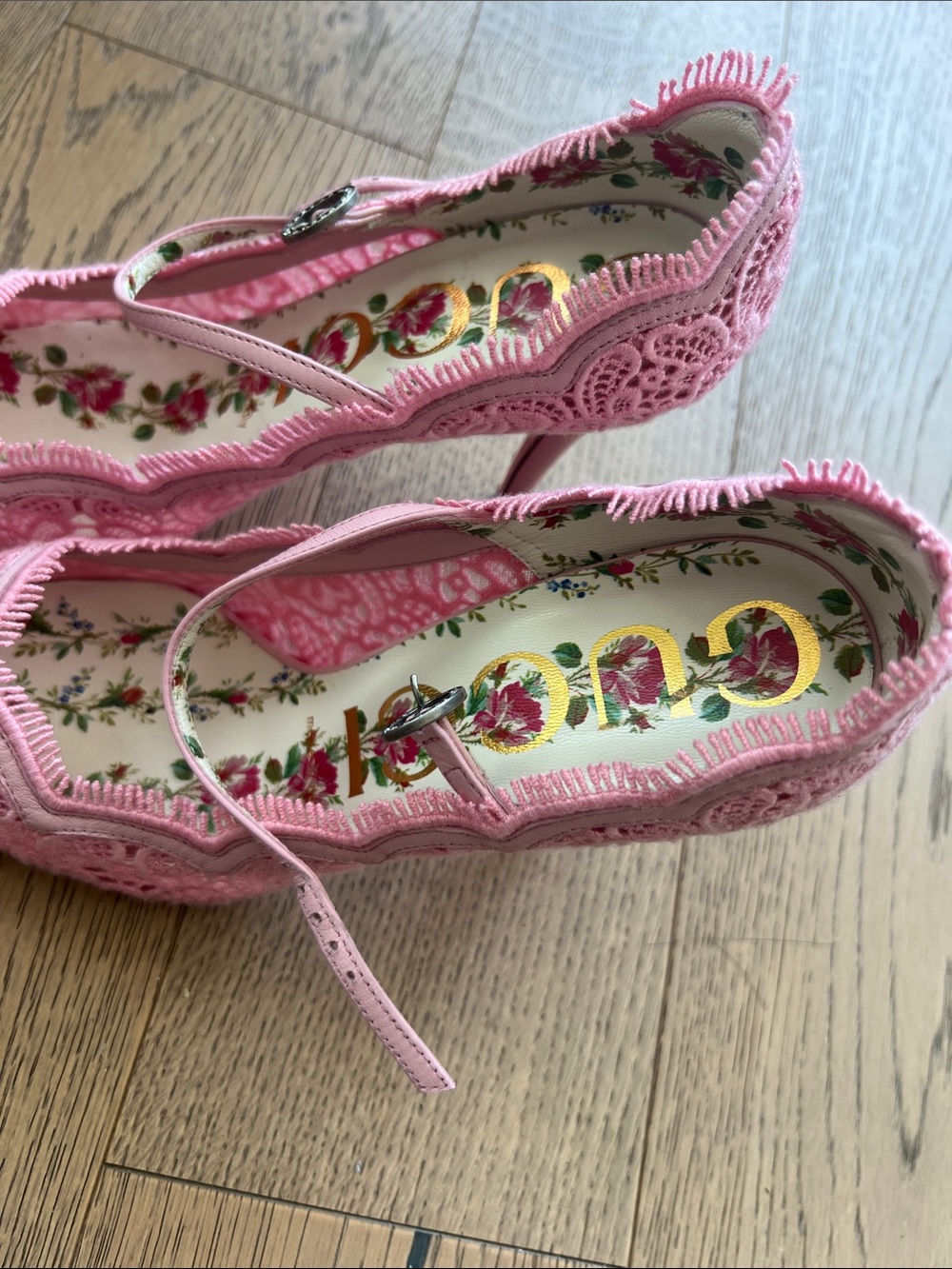 Pink Lace Gucci heels - Picture 4 of 6